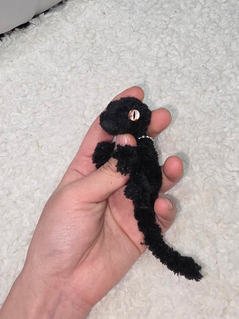 Crested Gecko (Black) - Handmade by Lucky Fosil Friends